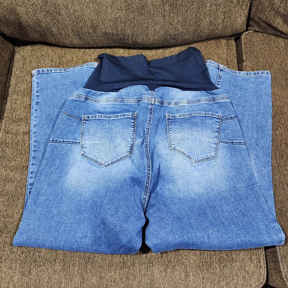 Classic Blue Maternity Cropped Jeans - Picture 2 of 4
